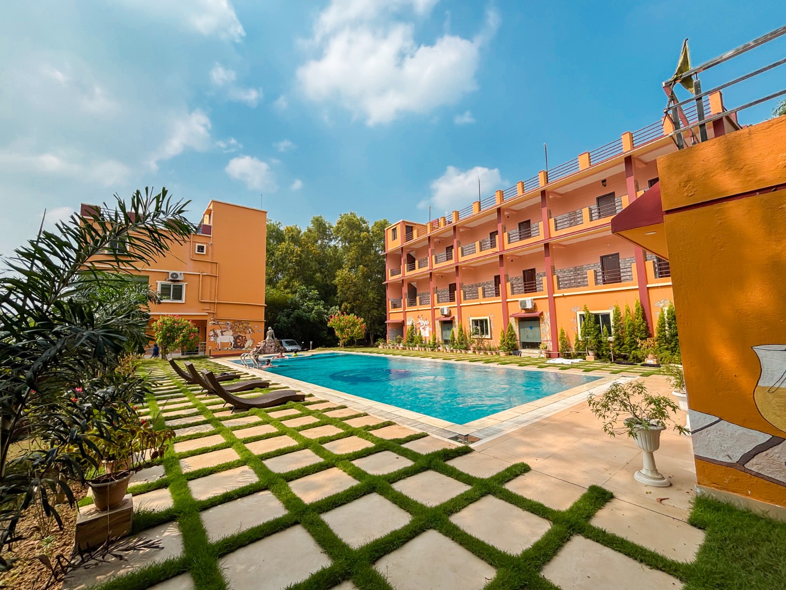 Why Resort Neel Nirjan is the Best Resort in Shantiniketan with Swimming Pool